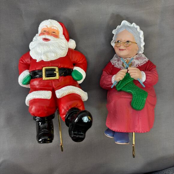 Stocking Hangers Santa Claus & Mrs. Santa Hallmark Resin EUC Set of 2 Multicolor - Picture 5 of 6